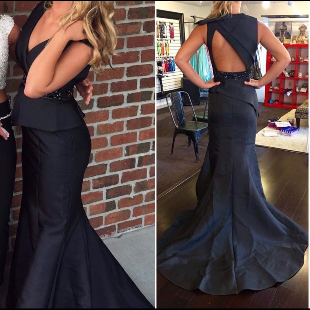 EUC Mac Duggal Black Evening Gown Size 0/2